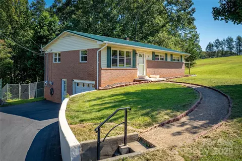 Exterior - 111 Baxter St, Morganton, NC 28655 photo 3 of 4
