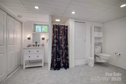 Bath - 111 Baxter St, Morganton, NC 28655 photo 2 of 2