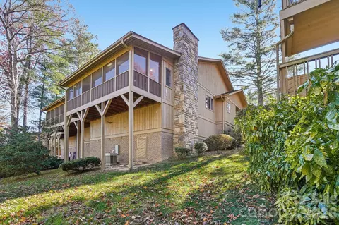 305 N Scarlet Oak Ln, Hendersonville, NC 28791