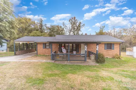 407 Forestway Dr, Mount Holly, NC 28120