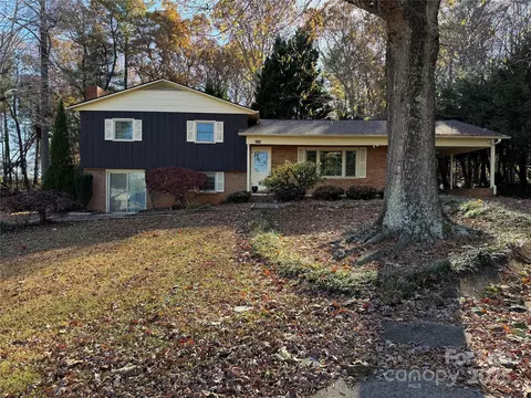 2665 Fairway Acres Cir, Lenoir, NC 28645