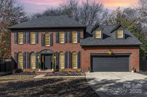 8724 Tamarron Dr, Charlotte, NC 28277
