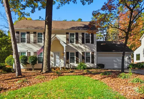 2621 Heathershire Ln, Matthews, NC 28105