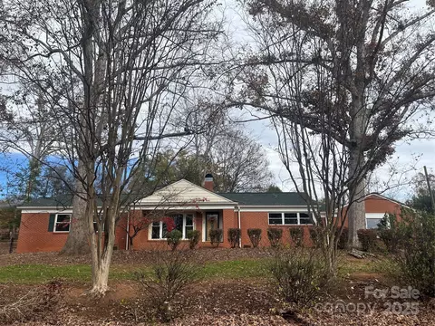 302 Walton Rd, Morganton, NC 28655