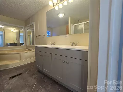 71 London Ln, Clyde, NC 28721 photo 23