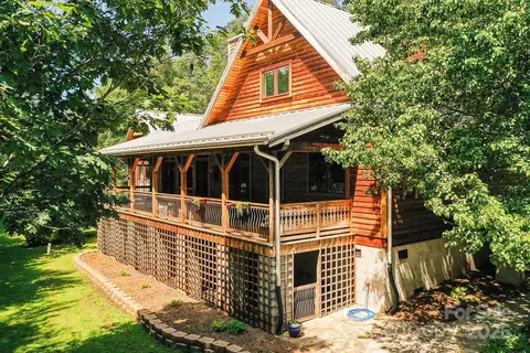 1048 S River Rd, Sylva, NC 28779