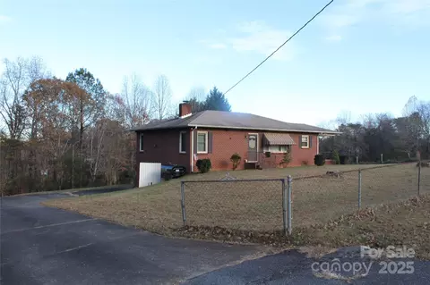 1761 Dearborn Street Ext, Morganton, NC 28655 photo 3
