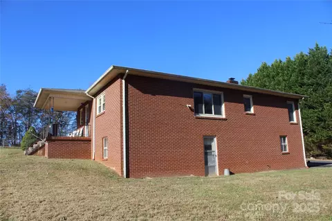 1761 Dearborn Street Ext, Morganton, NC 28655 photo 4