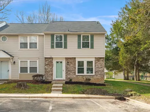 5204 Fair Wind Ln, Charlotte, NC 28212