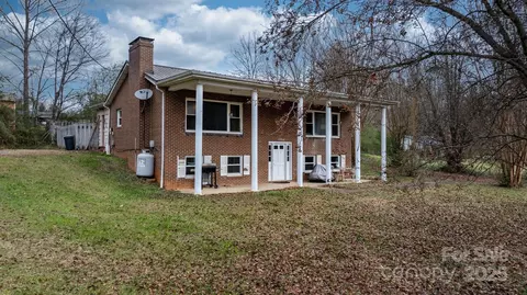 3859 Metcalf Dr, Morganton, NC 28655
