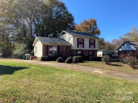 305 Red Roan Pl, Charlotte, NC 28215