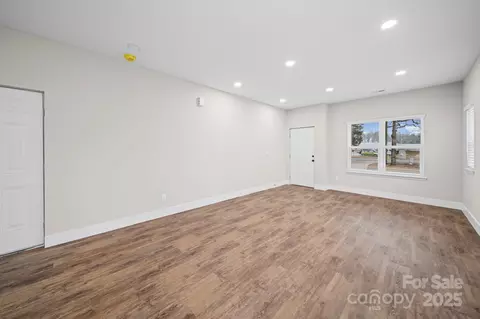 Living - 1607 Williams Rd, Monroe, NC 28110 photo 2 of 3