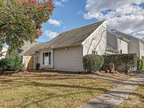 1612 Hollow Dr, Charlotte, NC 28212