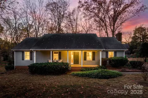 6515 Carmel Hills Dr, Charlotte, NC 28226