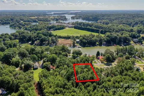 6960 Navajo Trl, Sherrills Ford, NC 28673