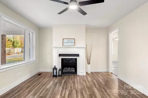 Living - 1978 Powell Ave, Lancaster, SC 29720 photo 2 of 4