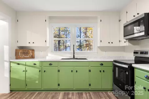Kitchen - 1978 Powell Ave, Lancaster, SC 29720 photo 2 of 2