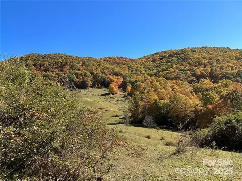 5 Hidden Valley Rd, Clyde, NC 28721