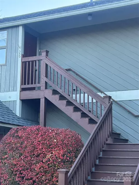 550 Windswept Dr, Asheville, NC 28803