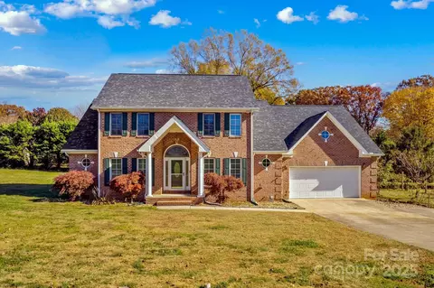 324 Gaston Ct, Statesville, NC 28625