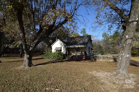810 Neal Hawkins Rd, Gastonia, NC 28056