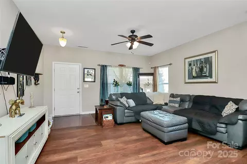4175 Broadstairs Dr, Concord, NC 28025