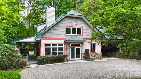 905 Old Fiddle Rd, Waynesville, NC 28786