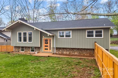 917 W Chapel Rd, Asheville, NC 28803