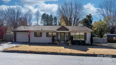 631 Powell Rd, Lenoir, NC 28645