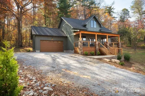 92 Lillycrop Ln, Hendersonville, NC 28792