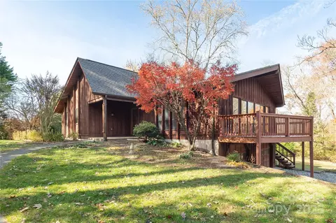 3224 Hickory Hill Rd, Hendersonville, NC 28792