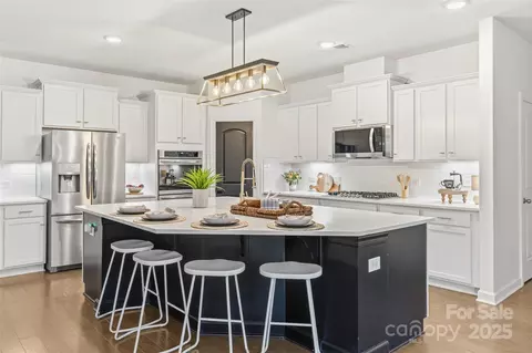 Kitchen - 16714 Setter Point Ln, Davidson, NC 28036 photo 1 of 3