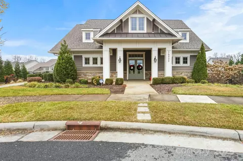 Exterior - 16714 Setter Point Ln, Davidson, NC 28036 photo 4 of 6