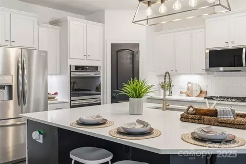 Kitchen - 16714 Setter Point Ln, Davidson, NC 28036 photo 2 of 3