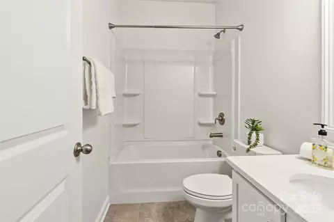 Bath - 16714 Setter Point Ln, Davidson, NC 28036 photo 1 of 2