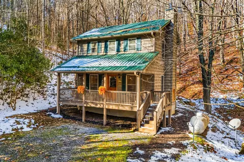 7158 Max Patch Rd, Hot Springs, NC 28743