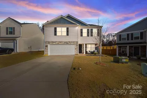 196 Carriage Cove Cir, Mocksville, NC 27028