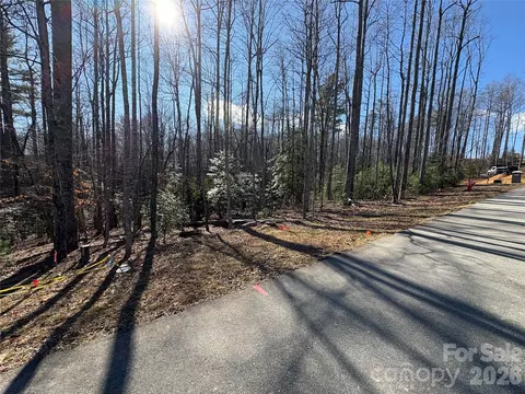 Tomahawk Trail, Hendersonville, NC 28739