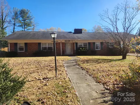 214 Robinwood Cir, Lenoir, NC 28645