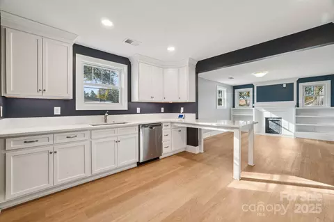 Living - 611 Sumner St, Kannapolis, NC 28083 photo 5 of 7