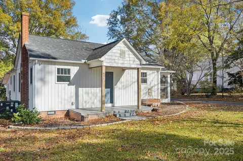 Exterior - 611 Sumner St, Kannapolis, NC 28083 photo 2 of 9