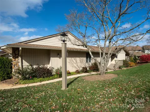 112 Clubwood Ct, Asheville, NC 28803