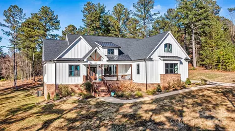 1394 Scenic Ln, Granite Falls, NC 28630
