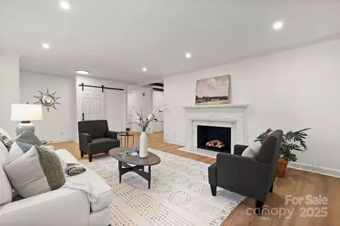 Living - 805 Leewood Dr, Monroe, NC 28112 photo 2 of 5