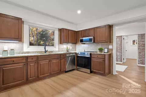 Kitchen - 805 Leewood Dr, Monroe, NC 28112 photo 2 of 4