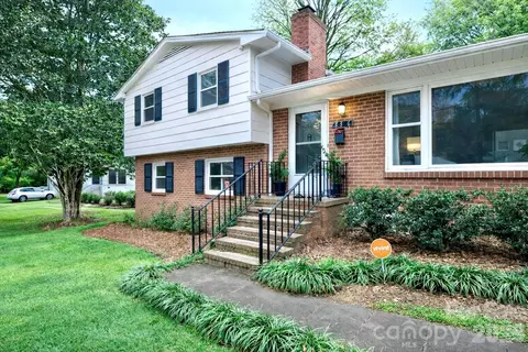 4236 Folkston Dr, Charlotte, NC 28205