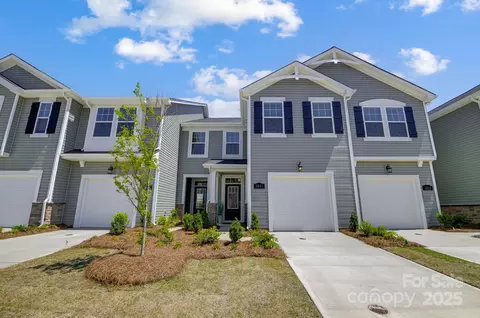 9212 Pagoda Oak Dr, Charlotte, NC 28269
