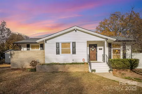 319 Scaleybark Dr, Charlotte, NC 28209