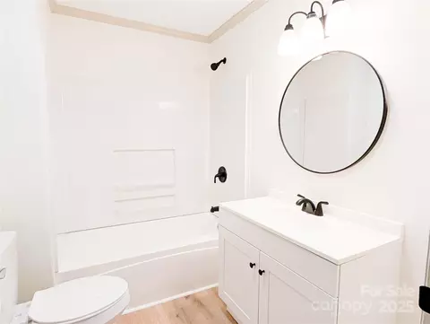 Bath - 428 E Division Ave, Salisbury, NC 28144 photo 1 of 1