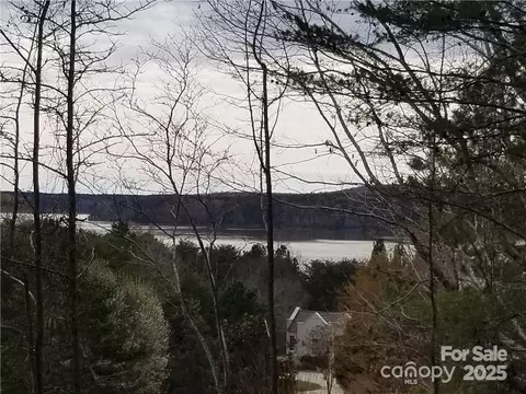 176 Mallard Dr, Badin Lake, NC 28127